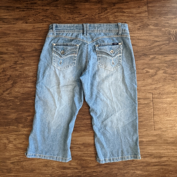 Angels Capris - Picture 2 of 10